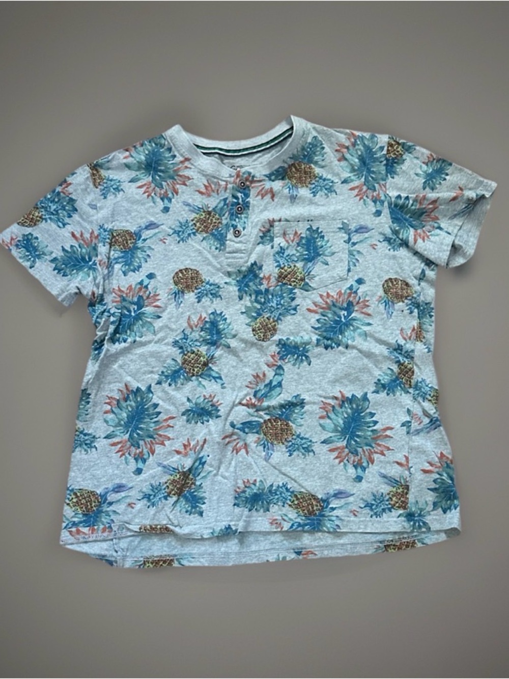 Voyage Short Sleeve Henley Tee with Tropical Pineapple Print - Grey Sz S